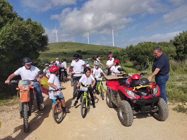 La bicicleta sigue siendo en el Almarchal estímulo para la convivencia y el encuentro.