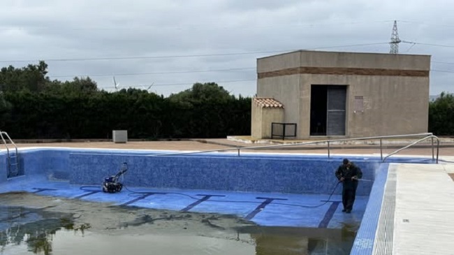 Continúan los trabajos para la apertura de la Piscina Municipal