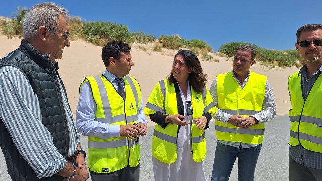 El gobierno local aplaude la nueva inversión de 80.000 euros de la Junta para retirar arena de la calzada de la A-2325