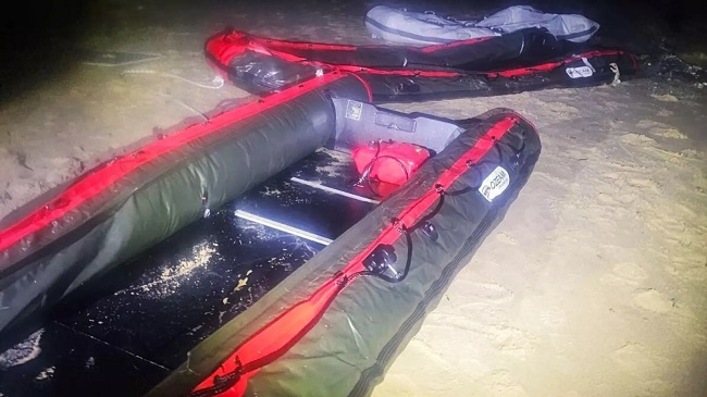 En Tarifa, la Guardia Civil impide una operación de petaqueo con un menor involucrado.