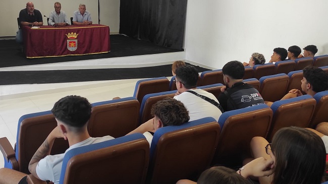 Más de 40 socorristas han sido recibidos hoy por el gobierno de forma previa al inicio oficial de la temporada