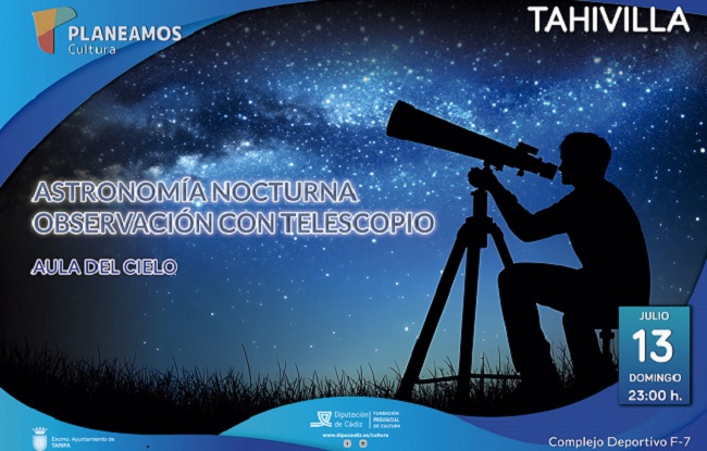 Astronomía nocturna con observación a través de telescopios