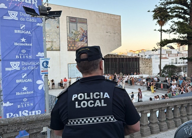 La Policía Local de Tarifa vela por la seguridad en el evento PALSUR desde el 5 de Oros.