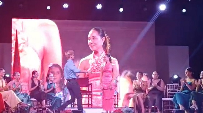La joven Silvia Gutiérrez Pérez, representante de la caseta El Revuelo es la reina juvenil de la Real Feria y Fiestas de Tarifa 2025