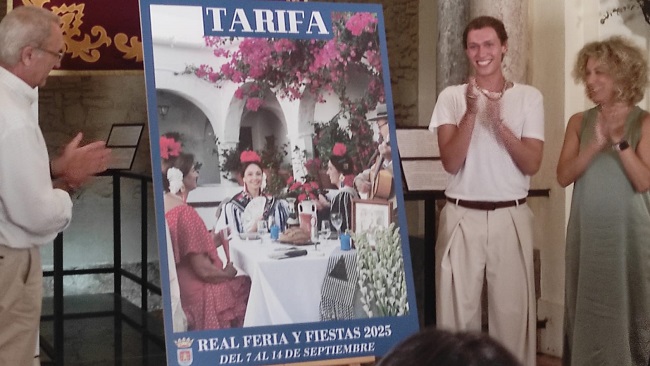 "Quiero que veáis un pedazo de vosotros mismos", explica el autor del cartel de la Feria de Tarifa 2025.