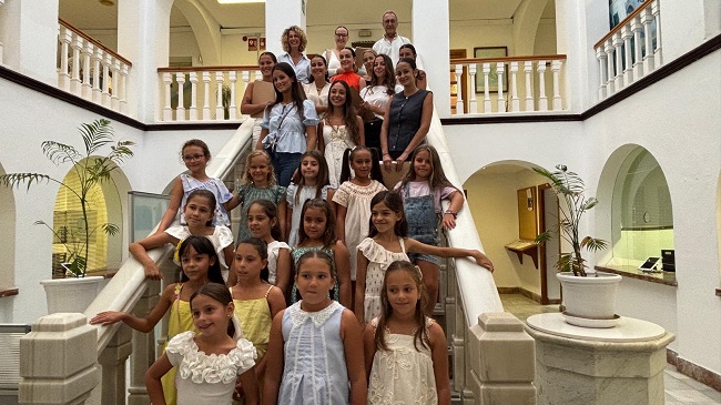 Recepción oficial a la corte de damas juveniles e infantiles 2025