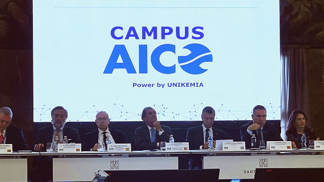 NOTA DE PRENSA La escuela hispalense de negocios internacionales ha sido presentada como la única institución formadora en comercio exterior dentro del Campus Virtual AICO, una plataforma educativa de la Asociación Iberoamericana de Cámaras de Comercio, integrada por 23 países iberoamericanos. OICS International School ha sido presentada oficialmente como la única institución educativa acreditada como formadora en el Campus Virtual de AICO, una iniciativa de la Asociación Iberoamericana de Cámaras de Comercio, Industria y Servicios (AICO), que reúne a representantes cámaras empresariales de 23 países iberoamericanos. El anuncio se realizó en el marco de la LII Asamblea General de AICO, celebrada en Las Palmas de Gran Canaria del 5 al 8 de octubre, en un evento que congregó a destacados líderes empresariales y representantes institucionales del ecosistema iberoamericano de comercio exterior. Durante la sesión plenaria, se presentó el Campus AICO (https://aico.unikemia.com), una plataforma educativa que ofrecerá diversos programas de formación online. En este contexto, OICS fue designada como la única institución encargada de impartir formación en comercio exterior dentro de la plataforma, consolidando así su papel como referente en capacitación internacional para profesionales y empresas de la región. El proyecto tiene como objetivo facilitar el acceso a formación especializada en comercio exterior, marketing digital, liderazgo y desarrollo internacional, a través de un modelo 100 % online, orientado a empresarios, directivos, emprendedores y profesionales de toda Iberoamérica. “Esta alianza representa una oportunidad única para fortalecer la competitividad del talento iberoamericano. Como formadores de la plataforma AICO, nuestro compromiso es ofrecer contenidos de alto impacto, aplicables a los desafíos reales de quienes lideran empresas y proyectos en la región”, afirmó Raul Morales, socio fundador de OICS. Las formaciones impartidas en el Campus AICO destacan por su enfoque práctico, su flexibilidad de acceso y la calidad de sus contenidos, elaborados por consultores en activo con amplia experiencia en mercados internacionales. Los programas estarán disponibles de forma continua y con condiciones especiales para miembros y afiliados de las cámaras de comercio integradas en AICO. Este hito posiciona a OICS como un referente en educación ejecutiva en Iberoamérica y refuerza su misión de impulsar la profesionalización y expansión internacional de las empresas de la región. Sobre OICS International School: OICS International School es una institución educativa sevillana 100% nativa digital, fundada por profesionales y profesores con más de 30 años de experiencia en el campo del comercio exterior. OICS ofrece programas de estudio innovadores en comercio exterior, marketing digital y dirección de negocios internacionales. Su enfoque práctico, impartido por consultores en activo, garantiza una educación alineada con las exigencias del mercado global. A través de una modalidad flexible y con un equipo docente altamente calificado, OICS impulsa el crecimiento profesional y empresarial de sus estudiantes, preparándolos para liderar en un entorno competitivo y en constante evolución.