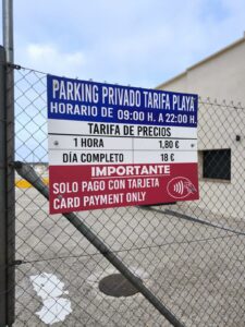 Vecinos de Tarifa cuestionan la legalidad de un nuevo parking privado en la zona de la playa