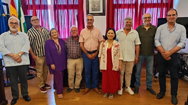 Juan Antonio Patrón como Hijo Predilecto de Tarifa y Juan Pedro Varo, párroco de Tarifa como Hijo Adoptivo de la Ciudad.