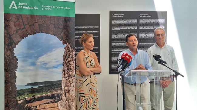 La Consejería de Cultura, Patrimonio Histórico y Deporte reabre al público el museo del Conjunto Arqueológico de Baelo Claudia, en Tarifa (Cádiz), tras la rehabilitación del edificio y la renovación del discurso expositivo, incorporando los hallazgos realizados en el yacimiento durante los últimos 20 años.