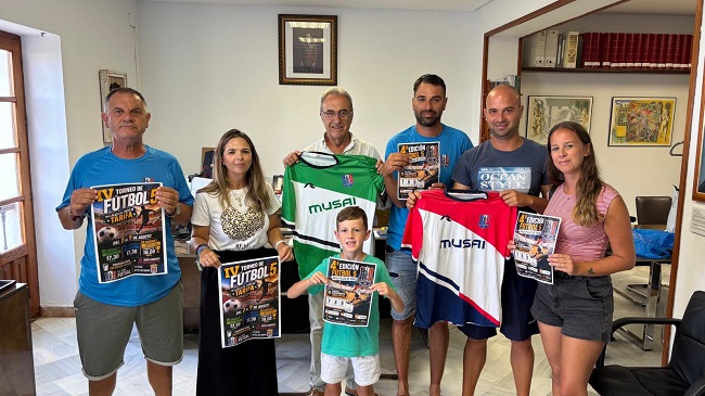 Presentan el IV Torneo de Fútbol 5 en la plaza de toros.