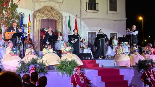 El arte la fiesta y la musicalidad del grupo Almadraba marcan el inicio de las fiestas patronales