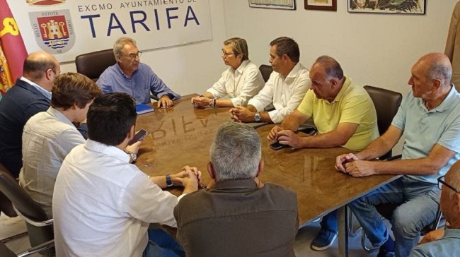 Son imágenes del encuentro mantenido esta mañana entre la portavoz de Pesca del grupo popular en el Congreso de los Diputados, Rosa Quintana y representantes del gobierno local con el alcalde, José Antonio Santos al frente