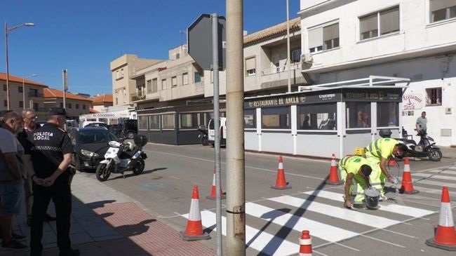 Garantizar la seguridad vial de peatón y la información dirigida a los conductores. Es el objetivo de los trabajos de mejora de las señalizaciones horizontales impulsados por el Ayuntamiento de Tarifa.